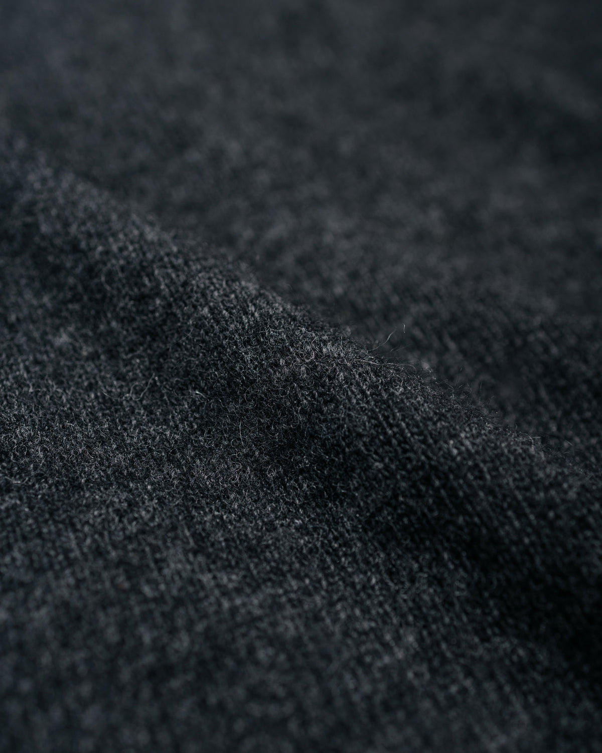 Amomento Racoon V-Neck Knit Charcoal