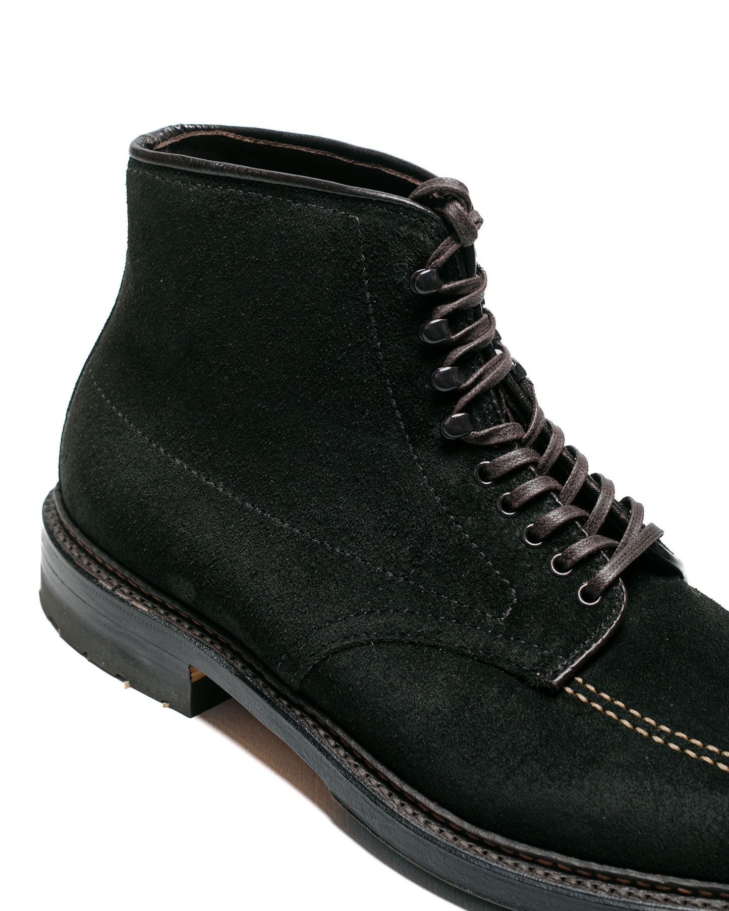 Alden Indy Boot Reverse Earth Chamois with Commando Sole G6902HC close