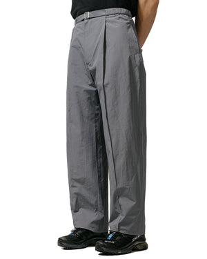 Amomento Belted Tuck Banding Pants Charcoal model front