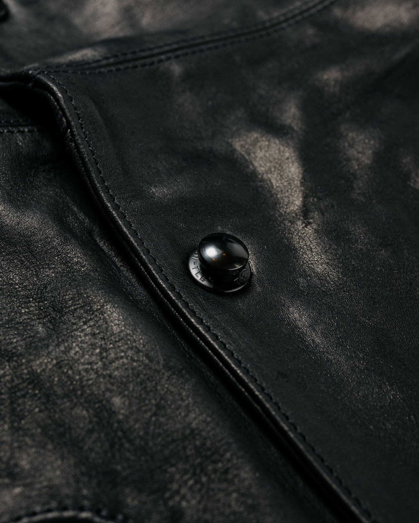 MAN-TLE R21 Leather-3 Boat Shirt Black Hide