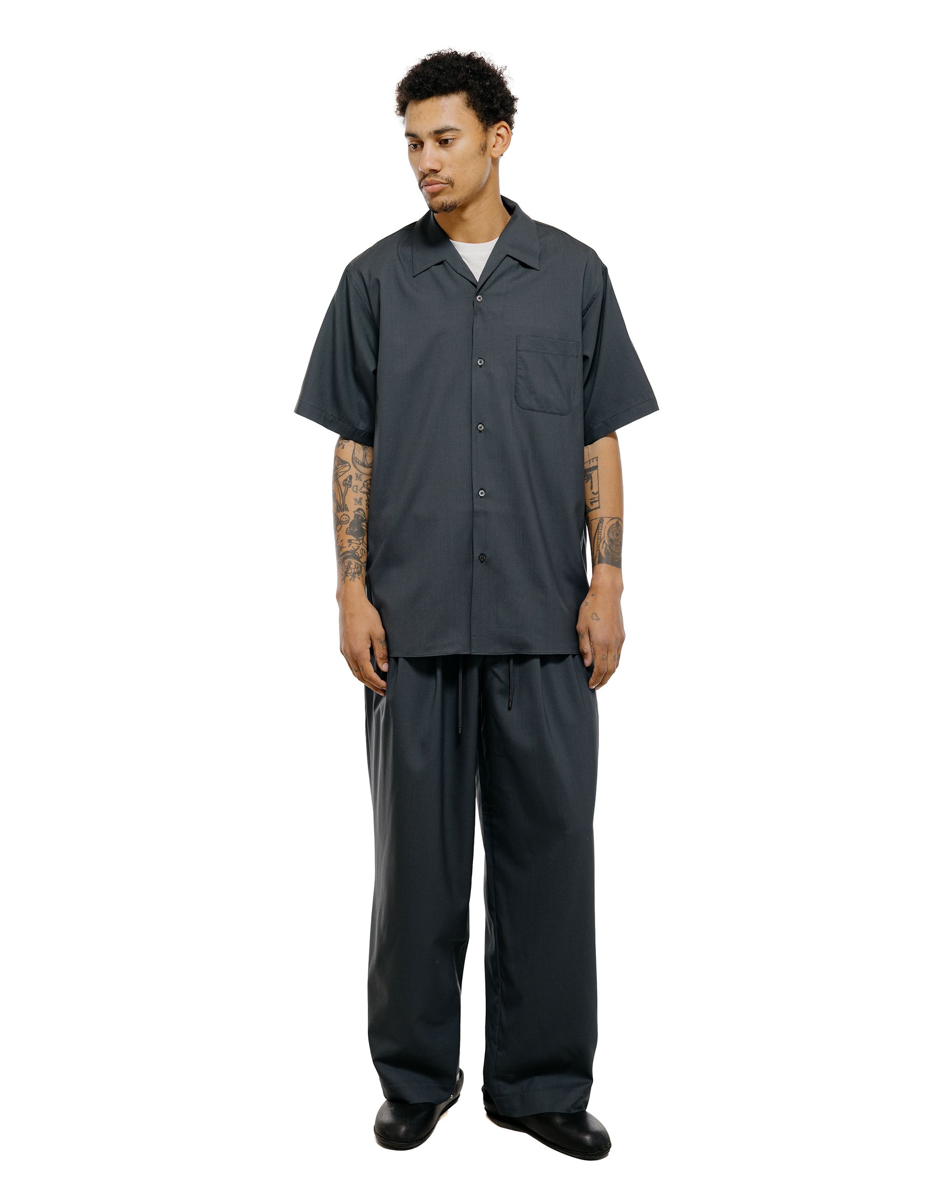 MARKAWARE Triple Pleated Easy Trousers Organic Wool 2/80 Tropical Charcoal