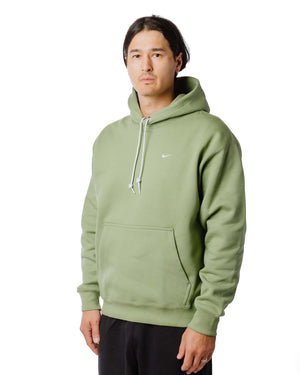 Nike Solo Swoosh Fleece Pullover Hoodie Oil Green Model Front 