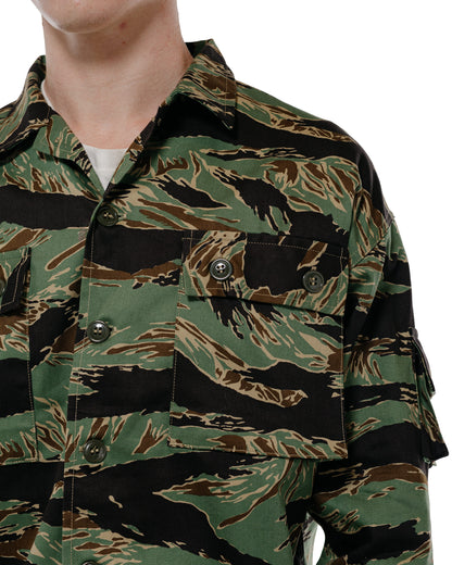 The Real McCoy's MJ26002 Tiger Camouflage Shirt / John Wayne Green