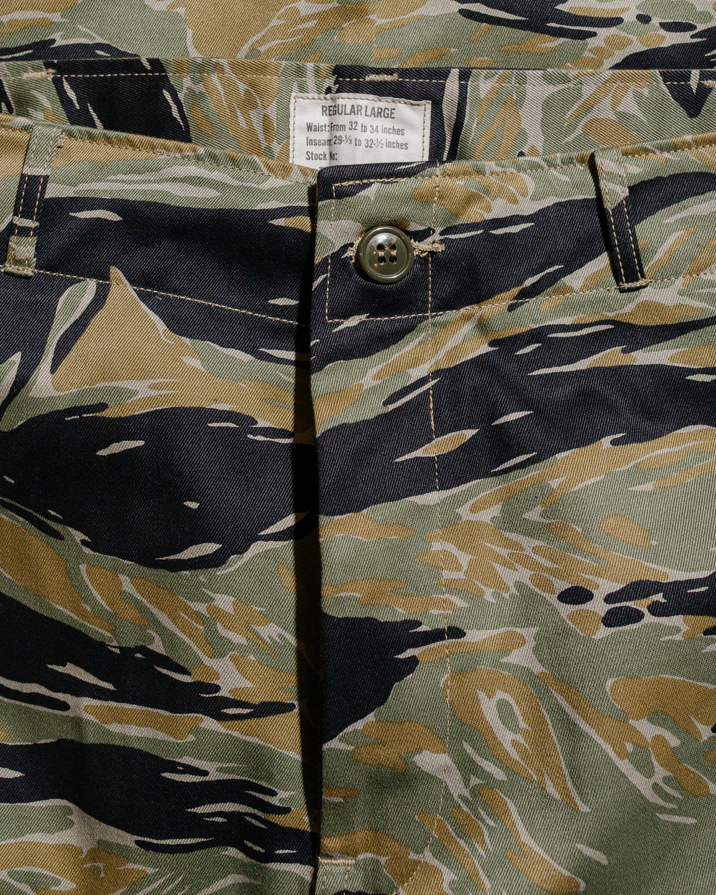lost & found The Real McCoy's The Real McCoy's MP25003 Tiger Camouflage Trousers / Tadpole Green