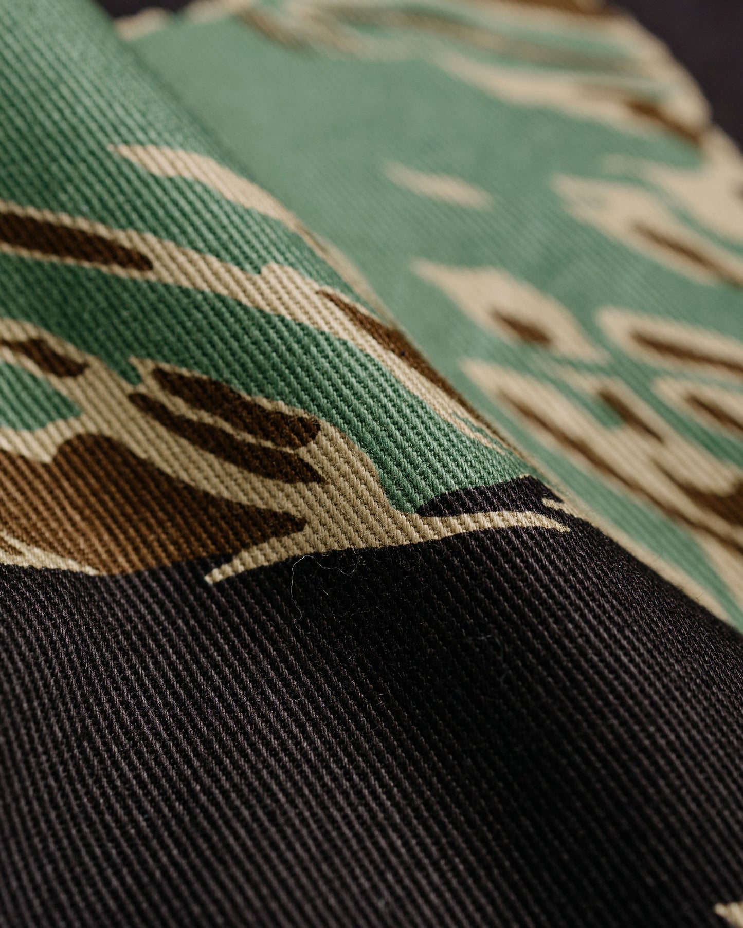 The Real McCoy's MP26003 Tiger Camouflage Civilian Trousers / John Wayne Green