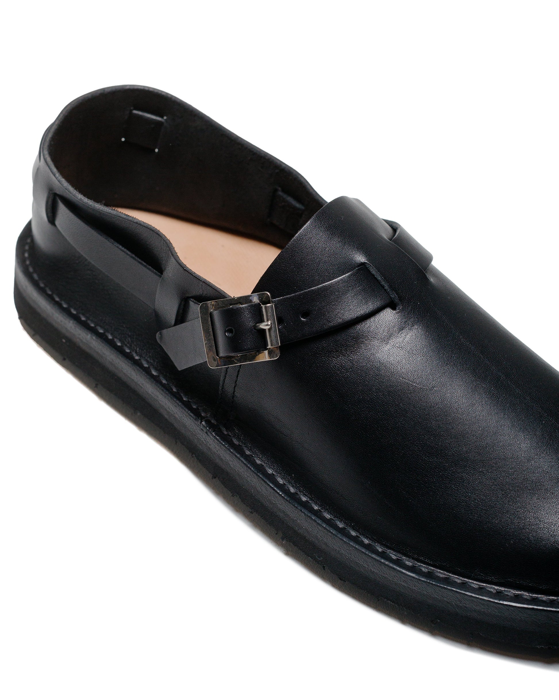 Tokyo Sandal Belt Hold Slip-On Black close